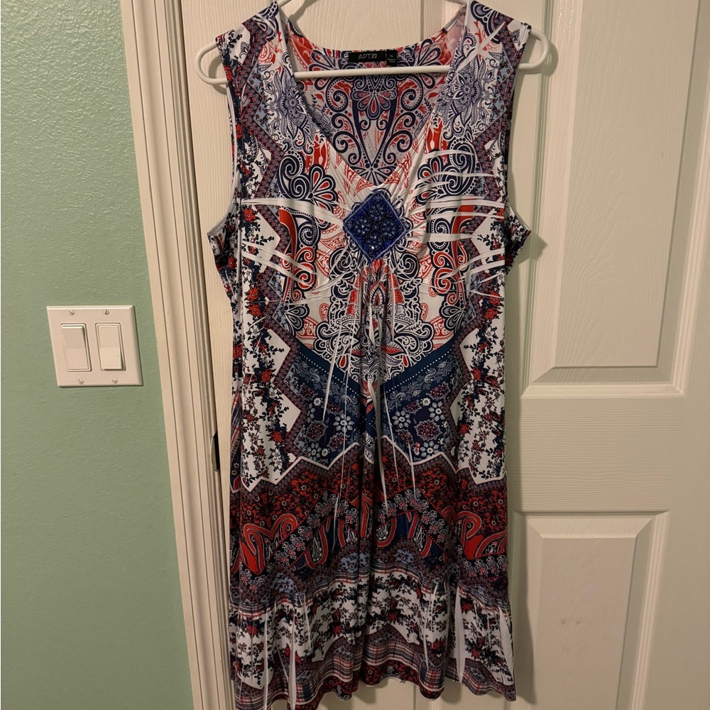Beautiful and comfy dress. Apt 9